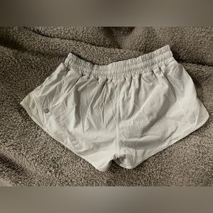 Lululemon Low Rise Hotty Hot Shorts 2.5 inch Size 6
